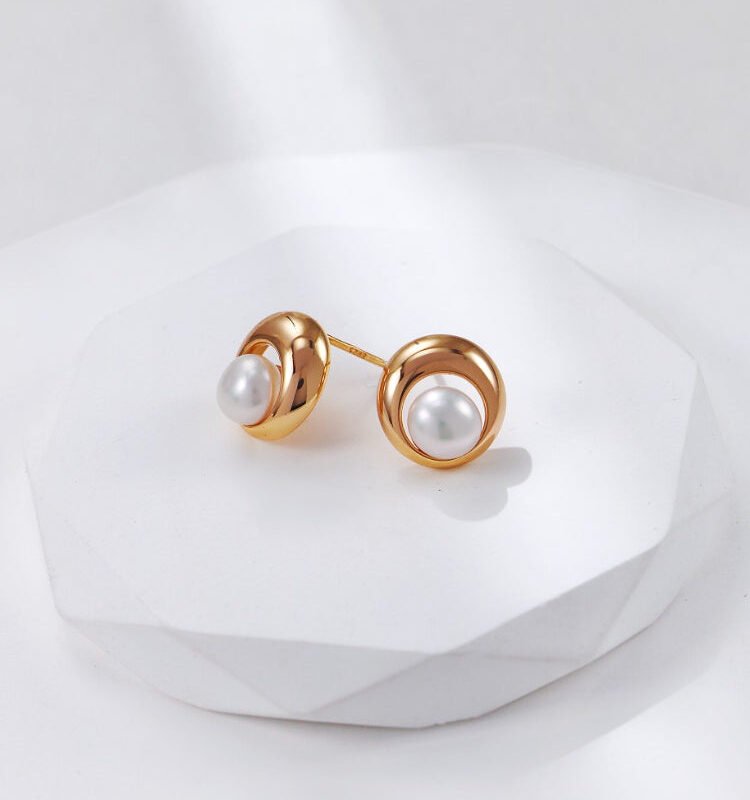 Gold Pearl Earrings